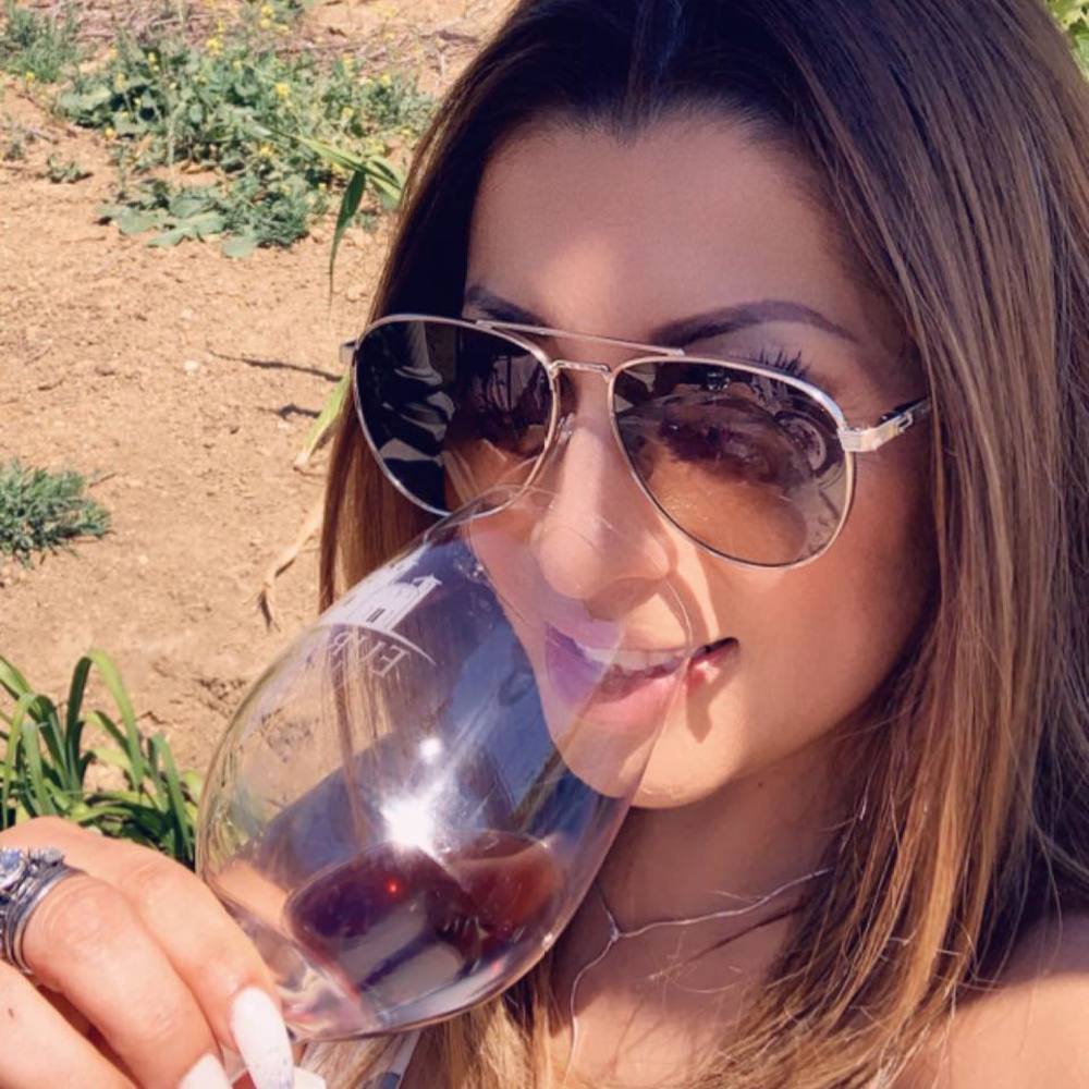 Meet your Posher, Yovana
